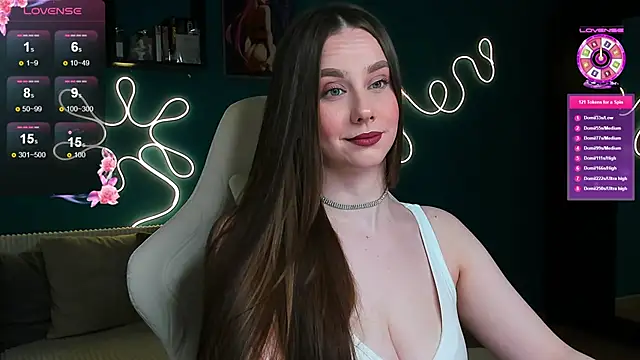 Snapshot of katie_taylorr chatting on 11.18.25 katie taylorr online show from 11.18.25