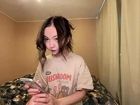 Snapshot of lalallalalaa- chatting on 02.05.25 lalallalalaa- online show from 02.05.25