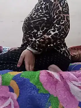 Snapshot of Anamika_Kapoor chatting on 12.22.24 Anamika Kapoor online show from 12.22.24