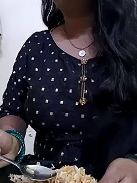 Snapshot of Anamika_Kapoor chatting on 12.24.24 Anamika Kapoor online show from 12.24.24