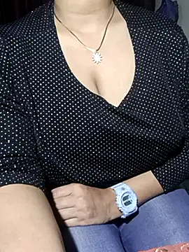 Snapshot of Anamika_Kapoor chatting on 02.24.25 Anamika Kapoor online show from 02.24.25