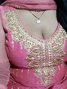 Snapshot of Anamika_Kapoor chatting on 03.12.25 Anamika Kapoor online show from 03.12.25