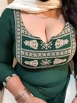 Snapshot of Anamika_Kapoor chatting on 09.20.25 Anamika Kapoor online show from 09.20.25