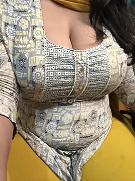 Snapshot of Anamika_Kapoor chatting on 10.11.25 Anamika Kapoor online show from 10.11.25