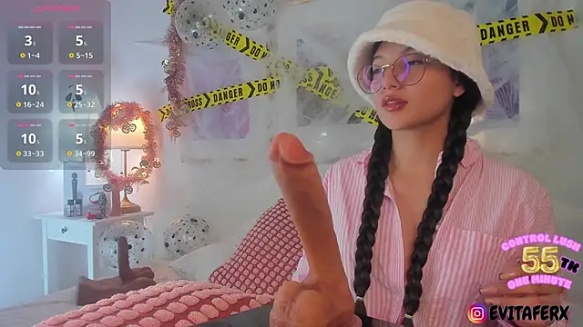 Snapshot of Eva_depp chatting on 10.27.25 Eva depp online show from 10.27.25