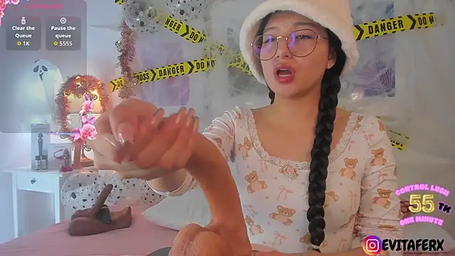 Snapshot of Eva_depp chatting on 10.28.25 Eva depp online show from 10.28.25