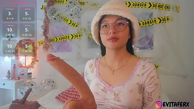 Snapshot of Eva_depp chatting on 10.29.25 Eva depp online show from 10.29.25