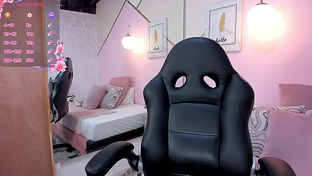 Snapshot of coraltaylor chatting on 01.25.25 coraltaylor online show from 01.25.25