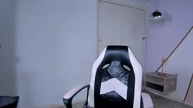 Snapshot of coraltaylor chatting on 03.16.25 coraltaylor online show from 03.16.25