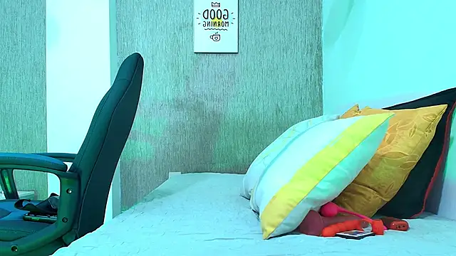 Snapshot of zhamira_21 chatting on 01.12.25 zhamira 21 online show from 01.12.25