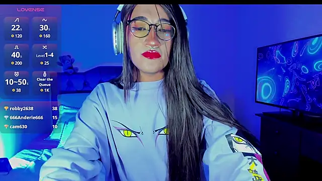 Snapshot of Lararose01 chatting on 12.12.24 Lararose01 online show from 12.12.24