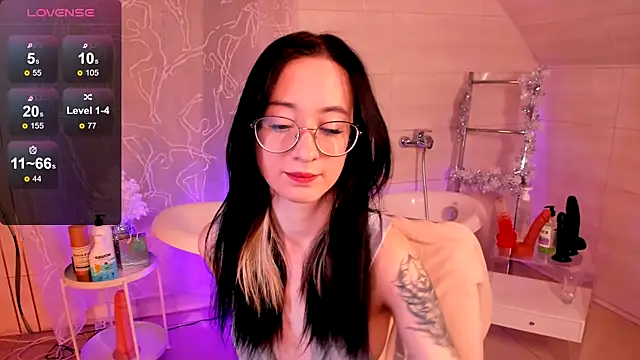 Snapshot of Dark_Lola_ chatting on 12.17.24 Dark Lola online show from 12.17.24