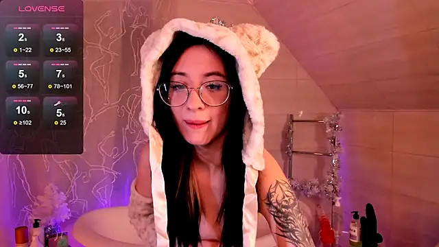 Snapshot of Dark_Lola_ chatting on 12.17.24 Dark Lola online show from 12.17.24