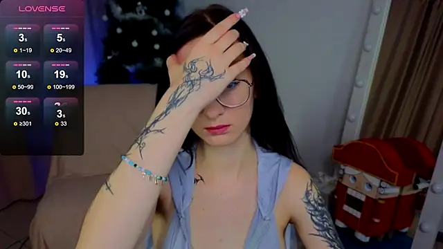 Snapshot of Dark_Lola_ chatting on 12.22.24 Dark Lola online show from 12.22.24