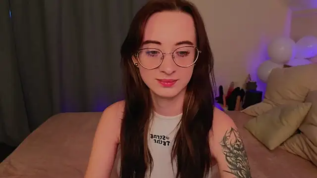 Snapshot of Dark_Lola_ chatting on 02.21.25 Dark Lola online show from 02.21.25