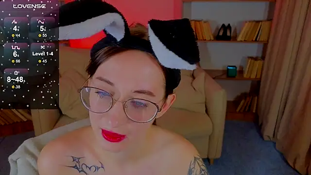 Snapshot of Dark_Lola_ chatting on 03.04.25 Dark Lola online show from 03.04.25