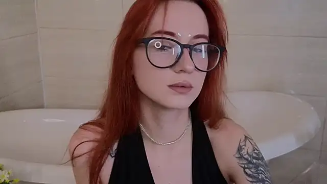 Snapshot of Dark_Lola_ chatting on 10.07.25 Dark Lola online show from 10.07.25