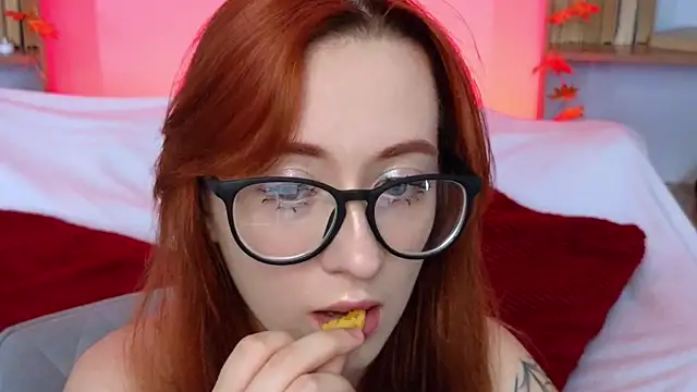 Snapshot of Dark_Lola_ chatting on 10.12.25 Dark Lola online show from 10.12.25