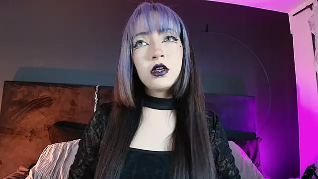 Snapshot of Aylen_darkmoor chatting on 10.14.25 Aylen darkmoor online show from 10.14.25