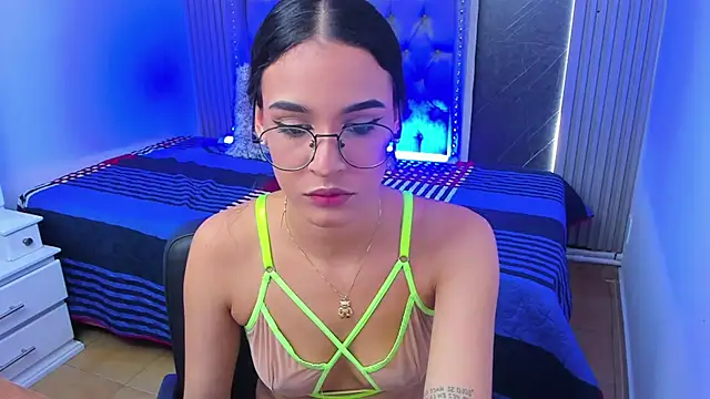 Snapshot of Susieeve chatting on 03.17.25 Susieeve online show from 03.17.25