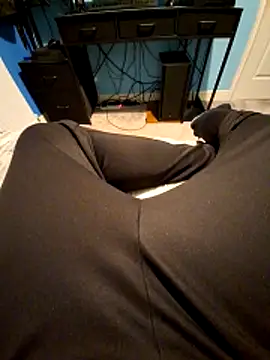 Snapshot of Scotland_100 chatting on 11.23.25 Scotland 100 online show from 11.23.25