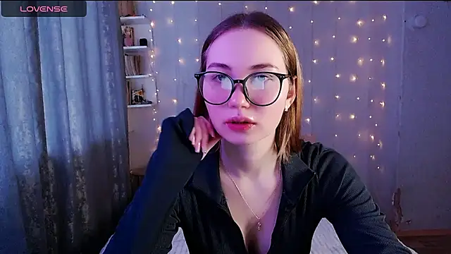 Snapshot of Miya_Mark chatting on 02.16.25 Miya Mark online show from 02.16.25