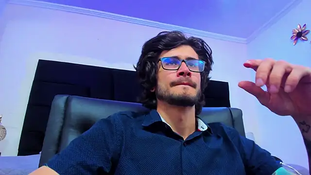 Loggan donnelly online show from 01.12.25