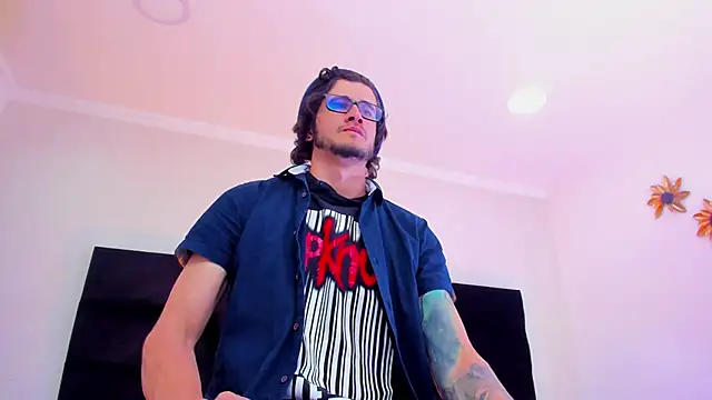 Loggan donnelly online show from 01.26.25