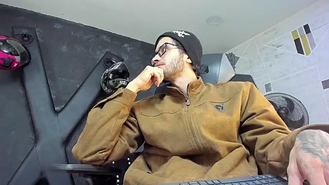 Loggan donnelly online show from 09.20.25