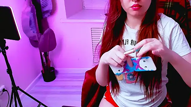Snapshot of CarolGiggly chatting on 10.19.25 CarolGiggly online show from 10.19.25