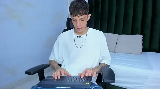 Snapshot of Adam_hard_ chatting on 12.05.24 Adam hard online show from 12.05.24