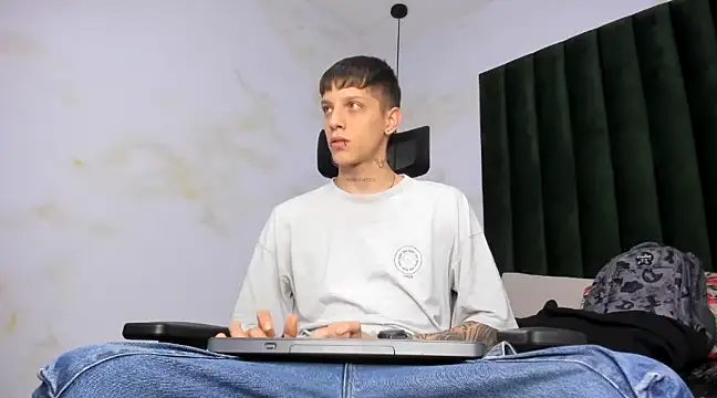 Snapshot of Adam_hard_ chatting on 02.26.25 Adam hard online show from 02.26.25