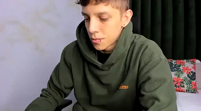 Snapshot of Adam_hard_ chatting on 03.04.25 Adam hard online show from 03.04.25