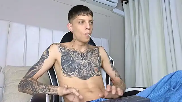 Snapshot of Adam_hard_ chatting on 09.10.25 Adam hard online show from 09.10.25