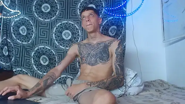 Snapshot of Adam_hard_ chatting on 11.10.25 Adam hard online show from 11.10.25