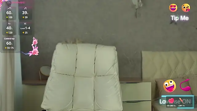 Snapshot of LianaCruz__ chatting on 02.14.25 LianaCruz online show from 02.14.25