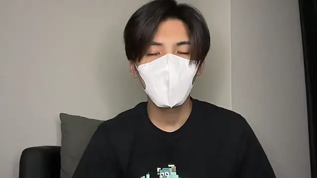 Snapshot of Lio_kun chatting on 01.05.25 Lio kun online show from 01.05.25