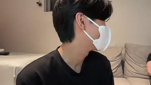 Snapshot of Lio_kun chatting on 10.23.25 Lio kun online show from 10.23.25