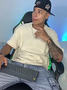 SantiagoReyesFtt online show from 03.11.25