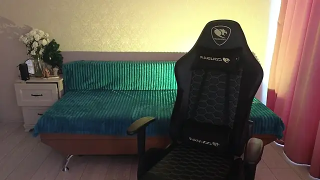 Snapshot of Megan_Kira chatting on 01.08.25 Megan Kira online show from 01.08.25