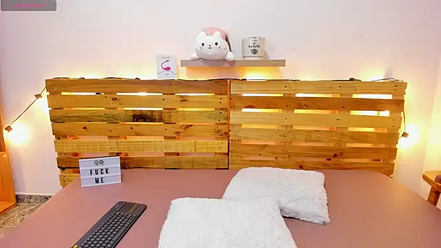 Snapshot of Alisson_Boobs_ chatting on 01.17.25 Alisson Boobs online show from 01.17.25