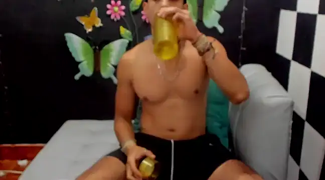 Snapshot of MikeRose94 chatting on 02.11.25 MikeRose94 online show from 02.11.25