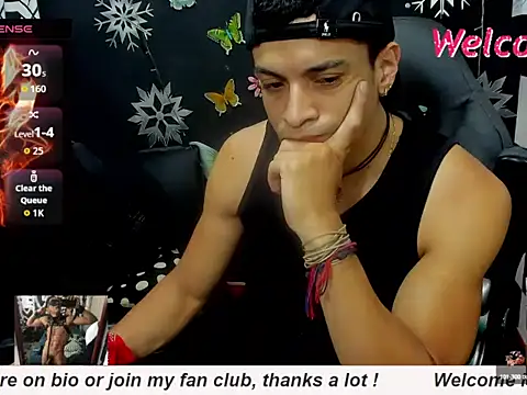 Snapshot of MikeRose94 chatting on 10.13.25 MikeRose94 online show from 10.13.25