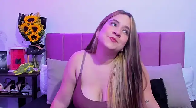 Snapshot of EmmyGray chatting on 12.09.24 EmmyGray online show from 12.09.24