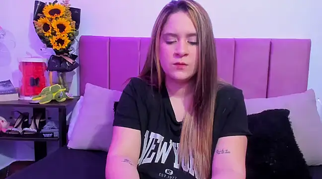 Snapshot of EmmyGray chatting on 12.10.24 EmmyGray online show from 12.10.24