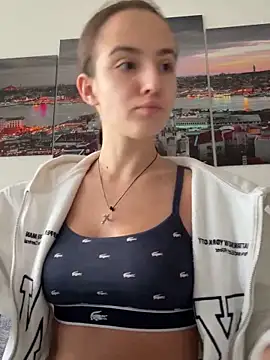 Snapshot of EmilyWi_ chatting on 10.06.25 EmilyWi online show from 10.06.25