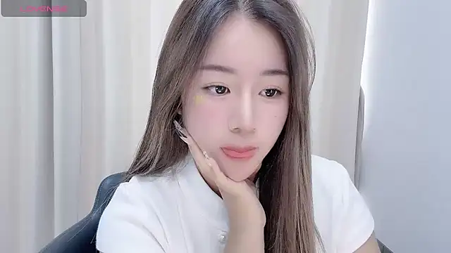 Snapshot of chloe-01 chatting on 12.02.24 chloe-01 online show from 12.02.24