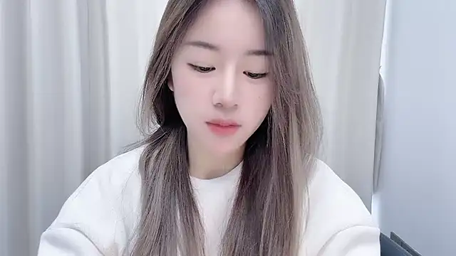 Snapshot of chloe-01 chatting on 12.07.24 chloe-01 online show from 12.07.24