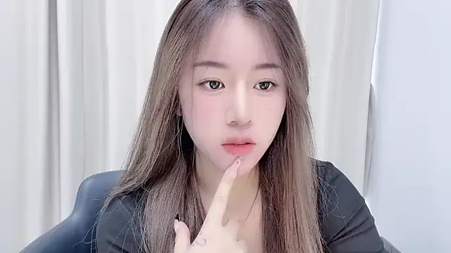 chloe-01 online show from 12.08.24