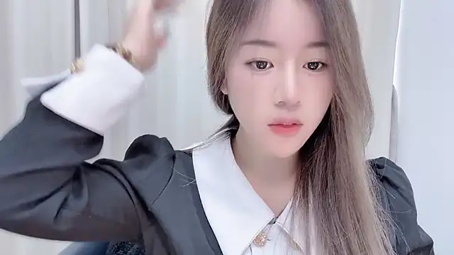 chloe-01 online show from 12.12.24